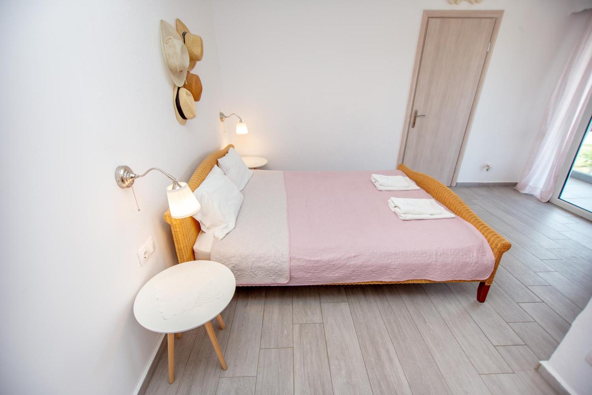 T H E Berlin Studios And Suites Vrasná Eksteriør billede